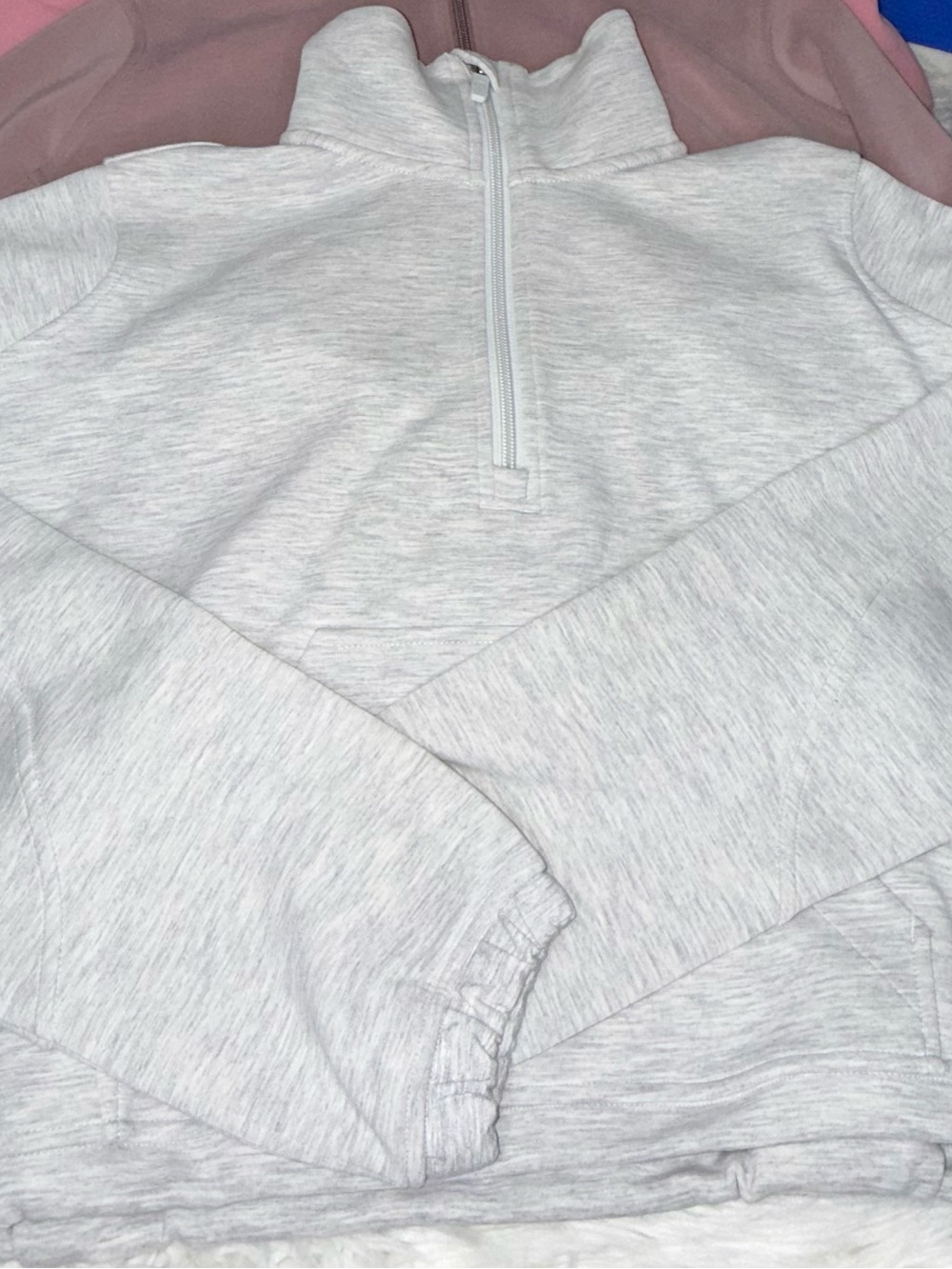 Lululemon Sz 2 nwt Brushed Softstreme
Half Zip Heathered gray